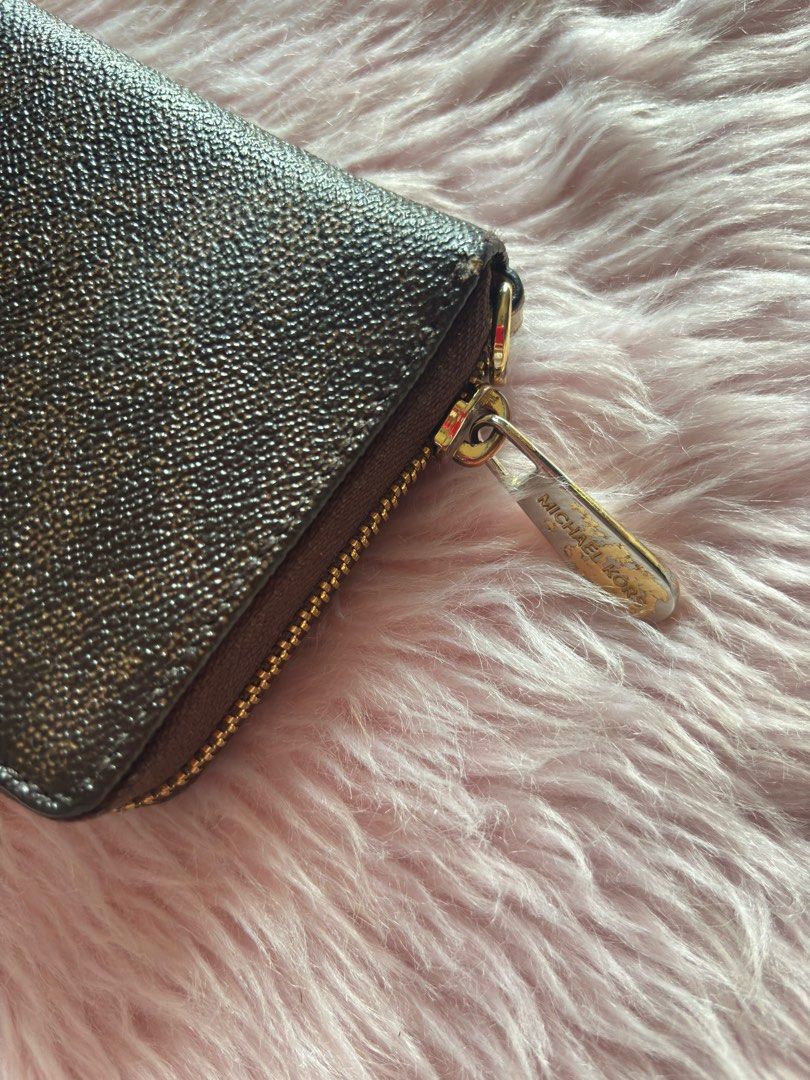 MK Long Wallet (Category: Luxury Bags & Wallets) located in Cavite. Submitted by mojacky (Listing ID 1375473990, Image 2). Description: With minor flaws .