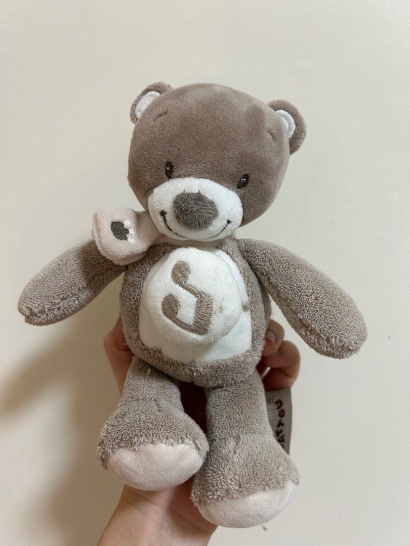 由 buybuybuye (刊登 ID 1375615860，圖片 1) 提交，位於 新北市 (New Taipei) 的 💛比利時🇧🇪Nattou音樂拉鈴湯姆18cm (類別：嬰兒玩具)，說明：功能正常 少用故售。