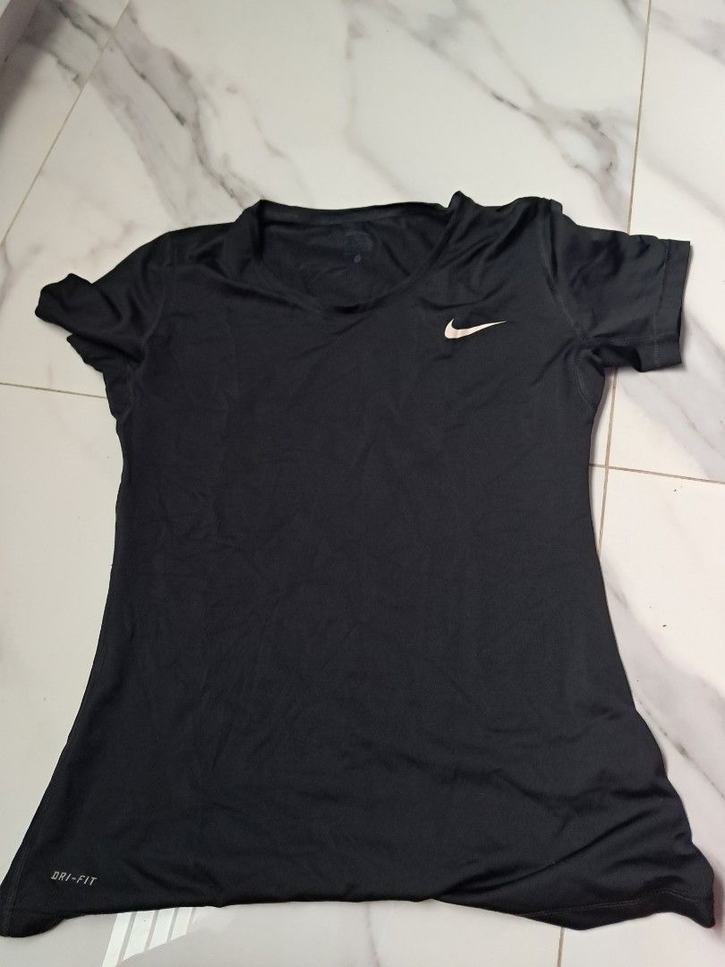 Nike Dri-FIT Women's T-Shirt (Category: Activewear) located in Singapore. Submitted by hihihi2018 (Listing ID 1375540590, Image 2). Description: As good as new.
