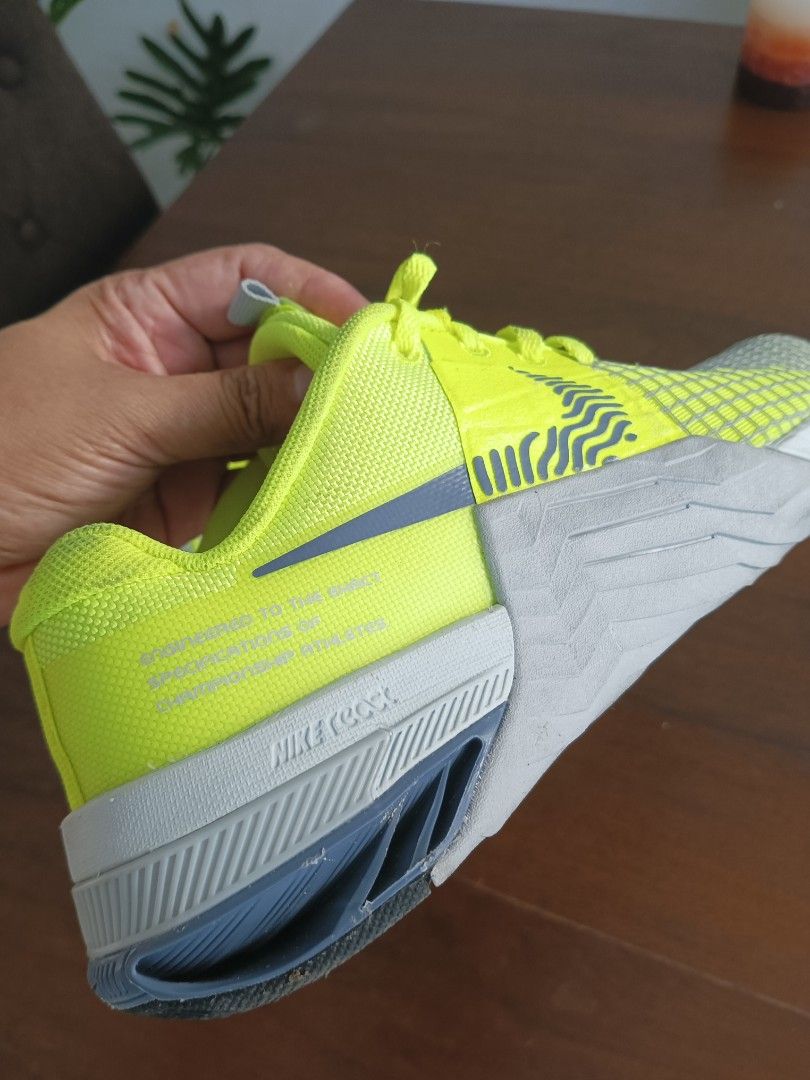 Nike shoes original from the US (Category: Sneakers) located in Rizal. Submitted by lest_shop (Listing ID 1375463974, Image 3). Description: slightly nego.