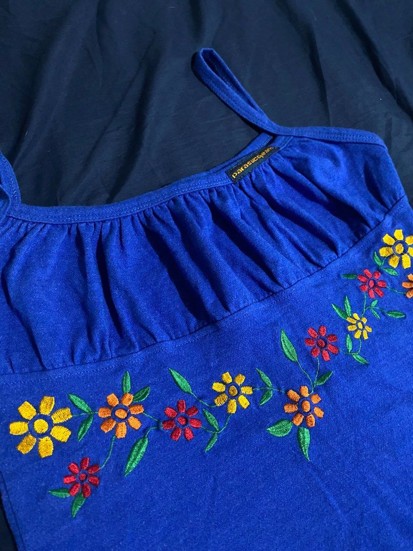 Parasuco Jeans embroidered bustier top (Category: Sleeveless) located in Los Banos. Submitted by dap.daph (Listing ID 1375507058, Image 3). Description: -Ganda in person very eye catching ang color!💙✨ -Accentuates chest area and snatching sa waist🫣 -With white skirt or denim bottoms ughh slayy🥰 -Fits s-semi m .