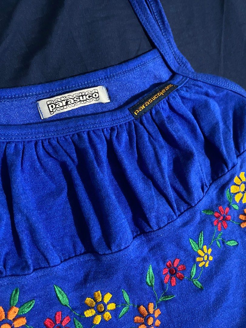 Parasuco Jeans embroidered bustier top (Category: Sleeveless) located in Los Banos. Submitted by dap.daph (Listing ID 1375507058, Image 1). Description: -Ganda in person very eye catching ang color!💙✨ -Accentuates chest area and snatching sa waist🫣 -With white skirt or denim bottoms ughh slayy🥰 -Fits s-semi m .