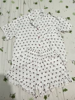 (Kategori: ) berada di . Dikirim oleh preloved_by_shella (ID iklan 1375593753, Gambar 1). Deskripsi: .