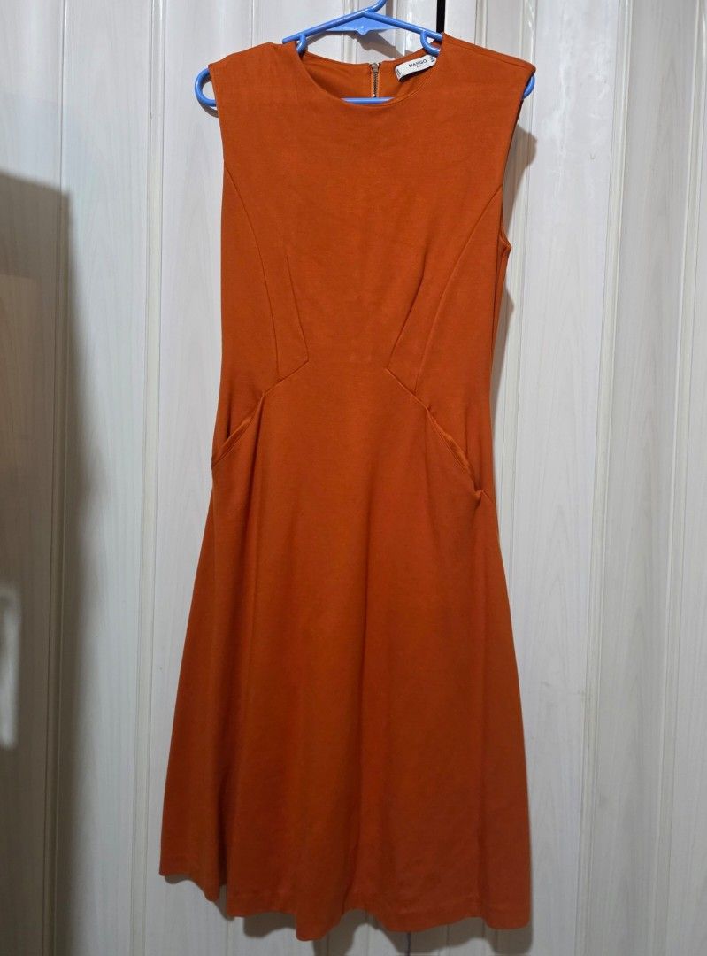 PL Mango Sleeveless Dress - Extra Small (XS) (Category: Dresses) located in Las Pinas. Submitted by mnel01 (Listing ID 1375618041, Image 2). Description: Brand: Mango I am 5'1". Dress falls below the knee Condition: Preloved. No flaws. Size: XS Price: 300 Buyer pays for shipping. This can be shipped via lalamove/grab or regular courier. No meetups. Item is located in Las Piñas City. Buyer must settle within 24 to 48 hrs via GCash, bank transfer..