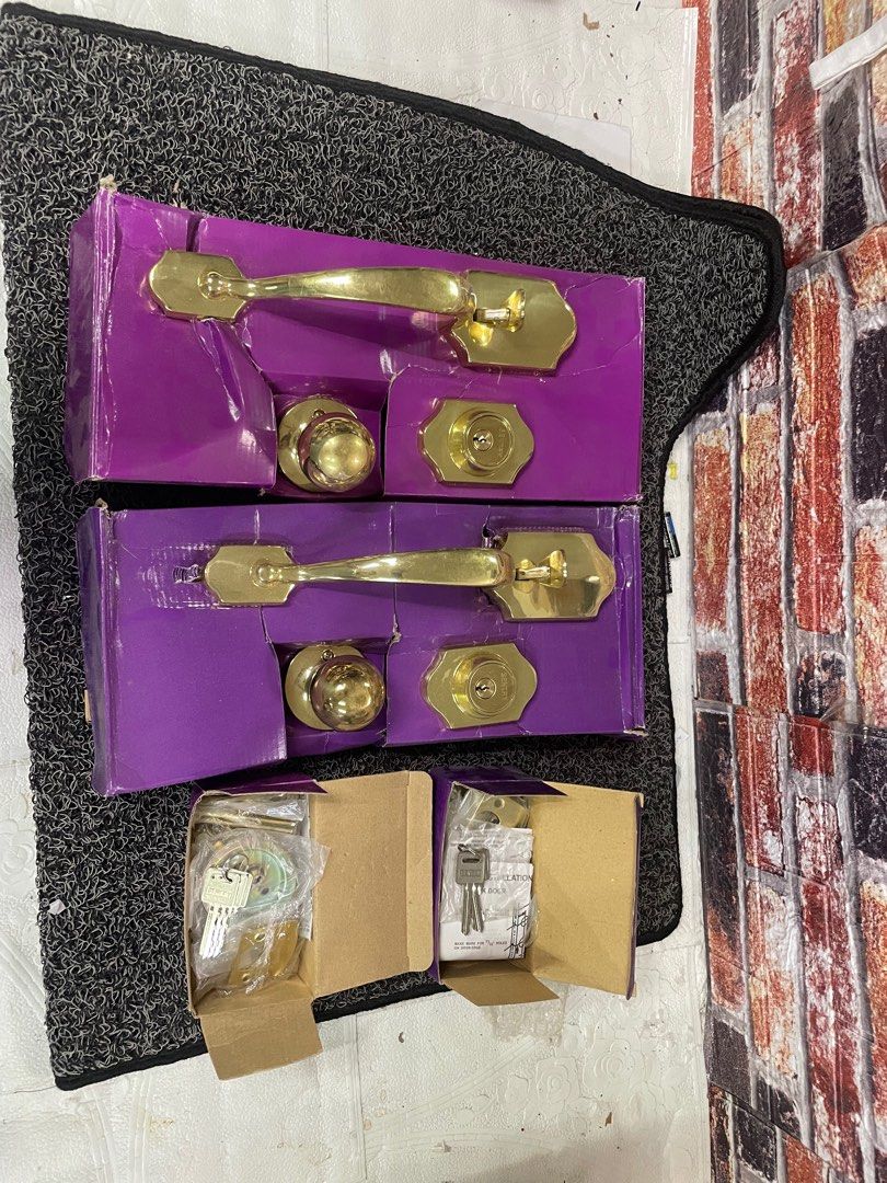 Sentry Solid brass handles and lock (Category: Locks, Doors & Gates) located in Pasay City. Submitted by enrico_appliances (Listing ID 1375569397, Image 1). Description: sentry solid brass handles complete with screws includes keys still with box negotiable with sure buyer.