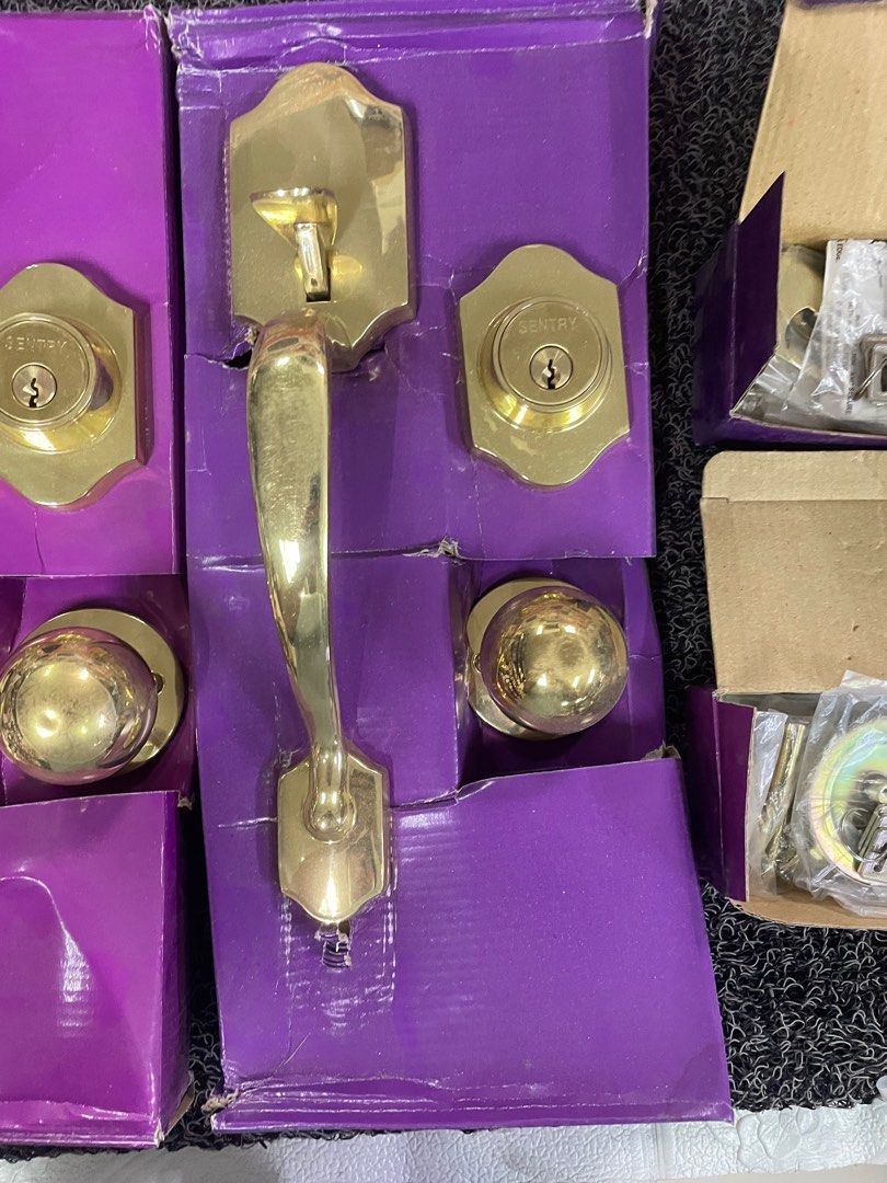 Sentry Solid brass handles and lock (Category: Locks, Doors & Gates) located in Pasay City. Submitted by enrico_appliances (Listing ID 1375569397, Image 3). Description: sentry solid brass handles complete with screws includes keys still with box negotiable with sure buyer.