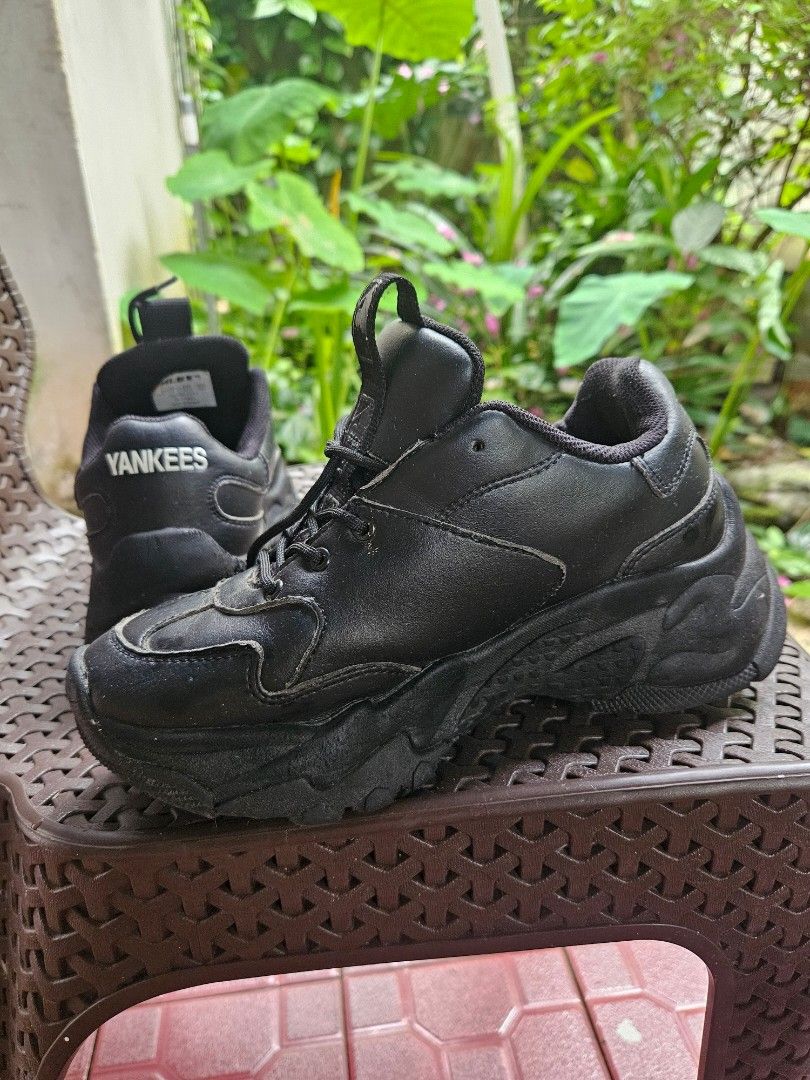 Sepatu hitam full black mlb yankees size 37