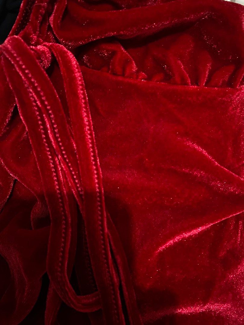 Sexy Red Off-shoulder Top Glittery (Category: Blouses) located in Taguig. Submitted by won_eeee (Listing ID 1375641585, Image 3). Description: hello! i’m selling my preloved clothes (some are not used) for an affordable price. although most items are flawless, please still manage your expectations, thank you! kindly message if interested🩷 RFS: DECLUTTERING.