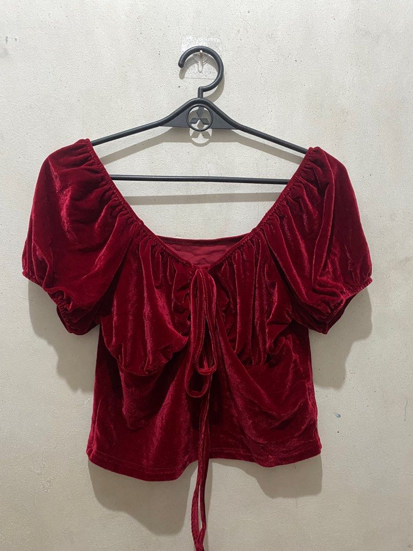 Sexy Red Off-shoulder Top Glittery (Category: Blouses) located in Taguig. Submitted by won_eeee (Listing ID 1375641585, Image 1). Description: hello! i’m selling my preloved clothes (some are not used) for an affordable price. although most items are flawless, please still manage your expectations, thank you! kindly message if interested🩷 RFS: DECLUTTERING.