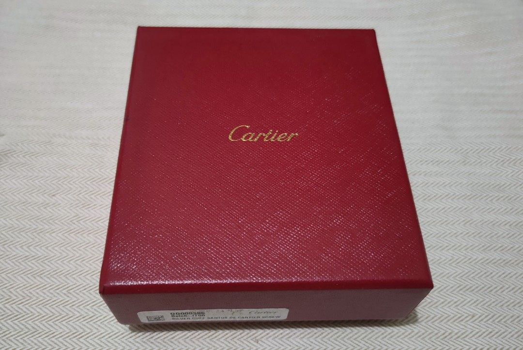Silver Cuff Santos de Cartier Box (Category: Luxury Accessories) located in Quezon City. Submitted by qatarboi (Listing ID 1375630084, Image 1). Description: Authentic and Genuine Cartier Box.