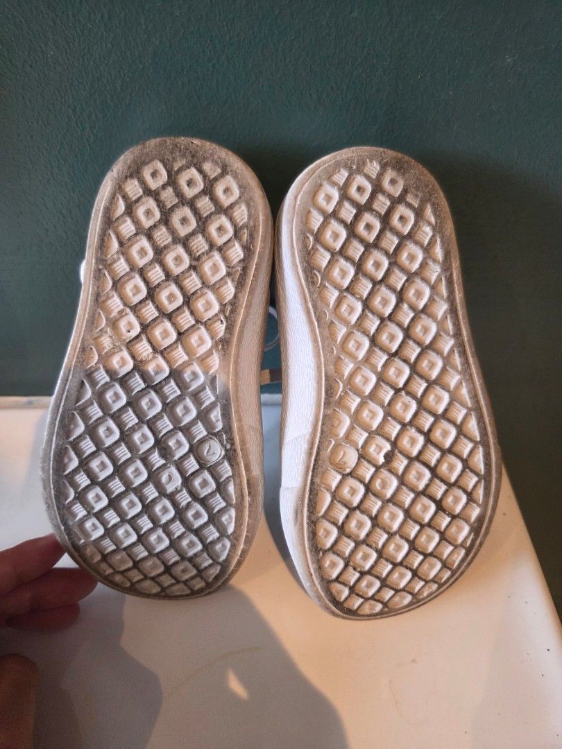 Size 7 Toddler Girls Sneakers (Category: Babies & Kids Fashion) located in Quezon City. Submitted by camsam (Listing ID 1375465421, Image 2). Description: Brand: Sugar Kids Size 7 Rfs: Outgrown Loc: Quezon City.