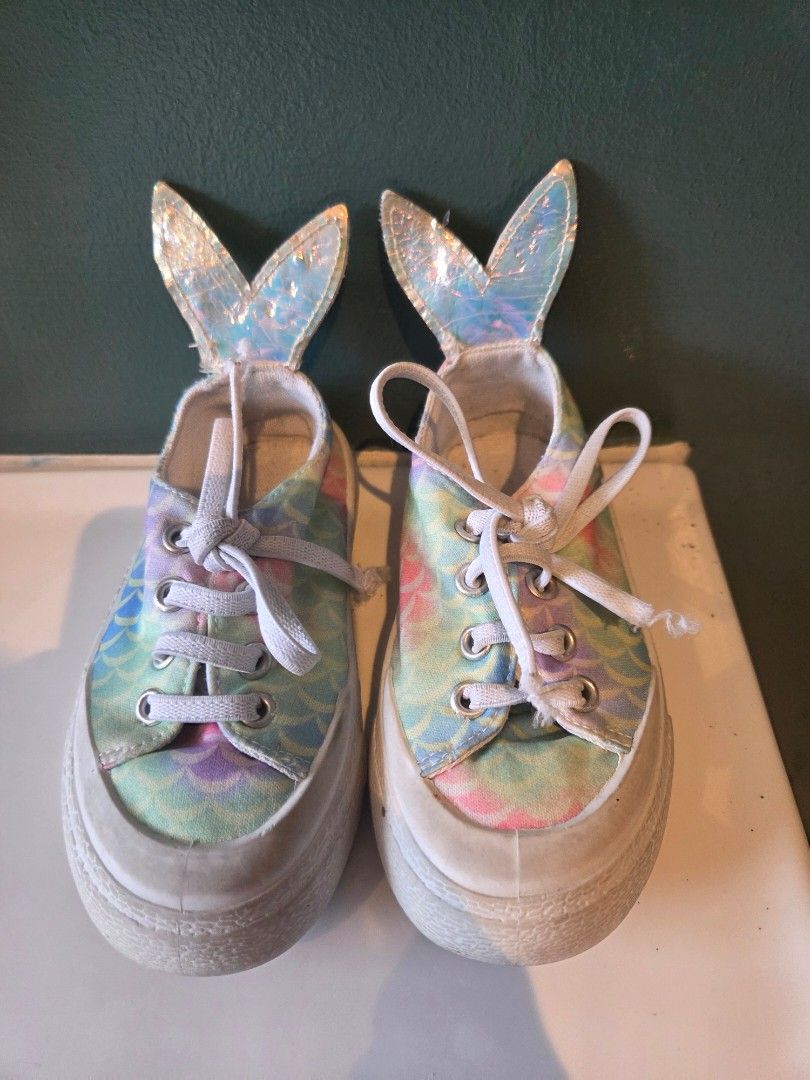 Size 7 Toddler Girls Sneakers (Category: Babies & Kids Fashion) located in Quezon City. Submitted by camsam (Listing ID 1375465421, Image 1). Description: Brand: Sugar Kids Size 7 Rfs: Outgrown Loc: Quezon City.