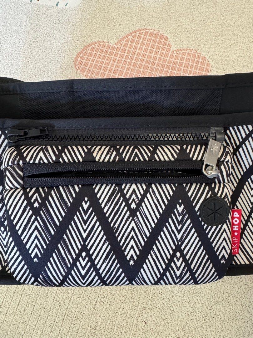 Skip hop stroller organizer (Category: Strollers) located in Singapore. Submitted by choo_sy (Listing ID 1375527909, Image 2). Description: .
