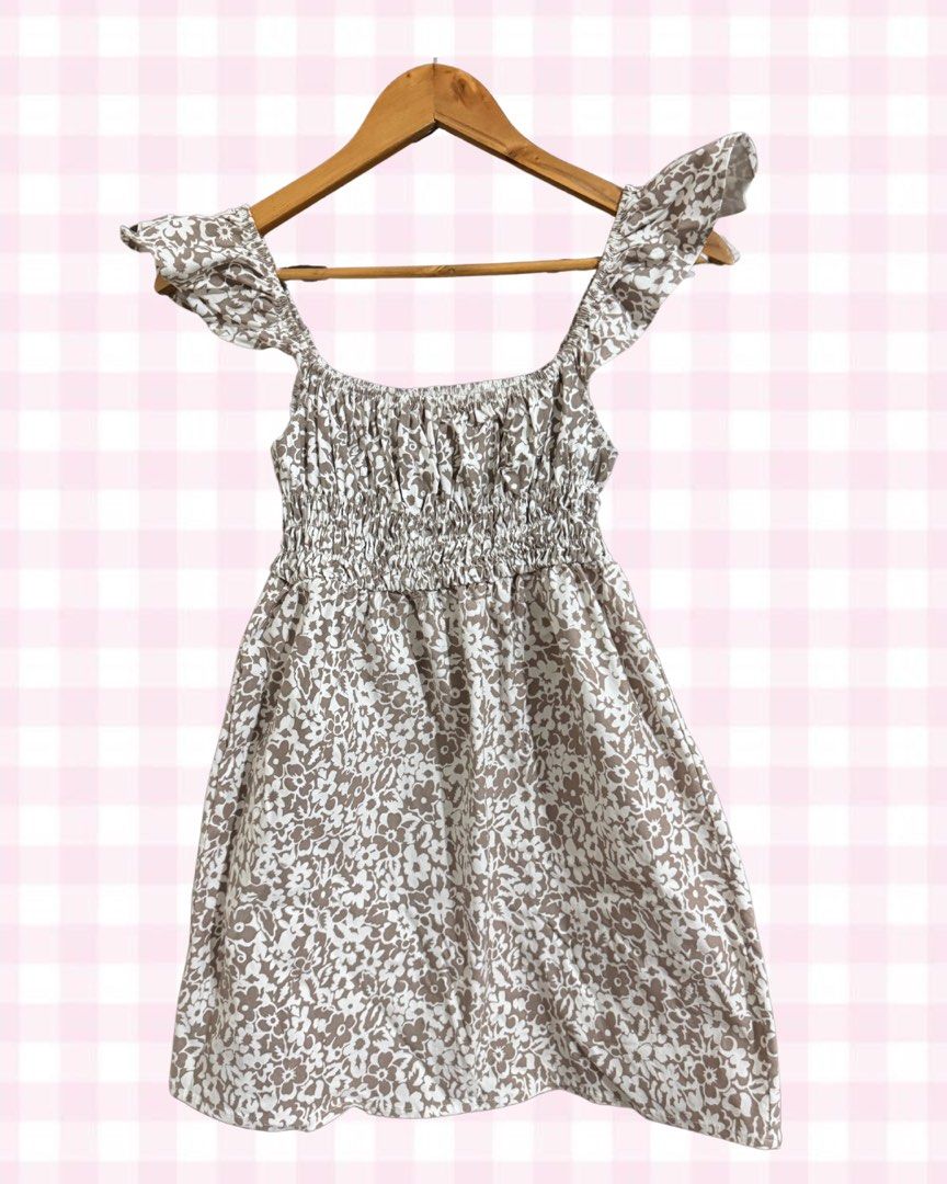 S-L Sleeveless Sun Dress (Category: Dresses) located in Manila. Submitted by sheis_decluttering (Listing ID 1375640894, Image 1). Description: Stretchable.
