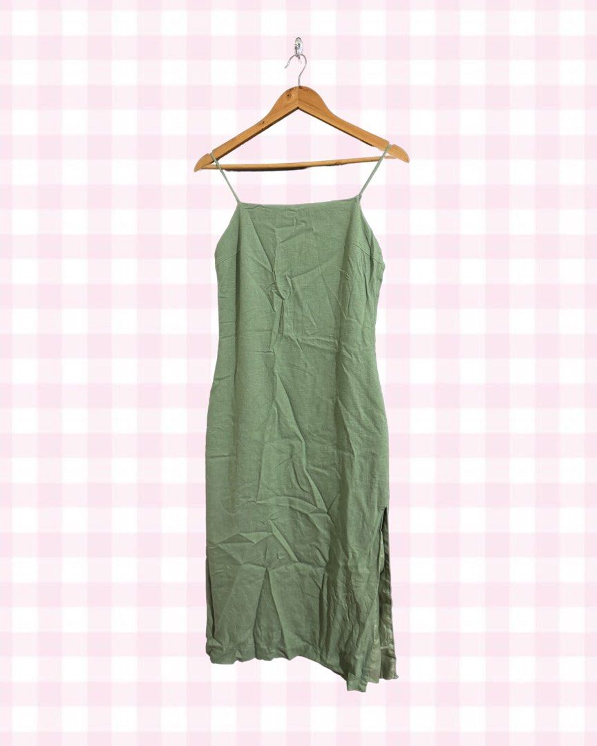 S-M Green Spaghetti Strap Long Dress with Slit (Category: Dresses) located in Manila. Submitted by sheis_decluttering (Listing ID 1375641104, Image 1). Description: .