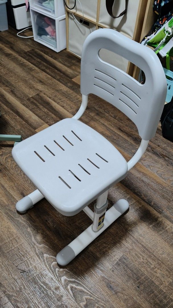 Study Table (Category: Tables & Sets) located in Singapore. Submitted by lklee.929 (Listing ID 1375559806, Image 2). Description: Child adjustable study table and chairs with led lamp. Slightly used..