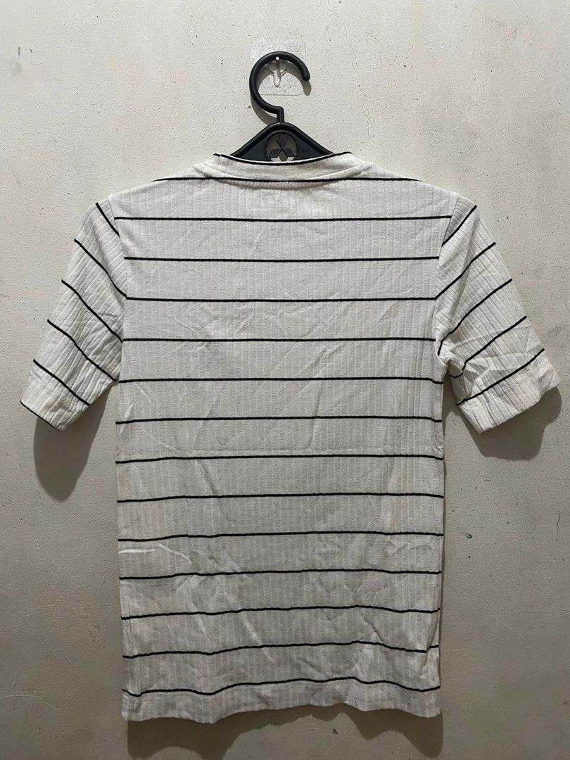 Trendy Thin-stripped Graphic Tee (Category: Shirts) located in Taguig. Submitted by won_eeee (Listing ID 1375641348, Image 2). Description: hello! i’m selling my preloved clothes (some are not used) for an affordable price. although most items are flawless, please still manage your expectations, thank you! kindly message if interested🩷 RFS: DECLUTTERING.