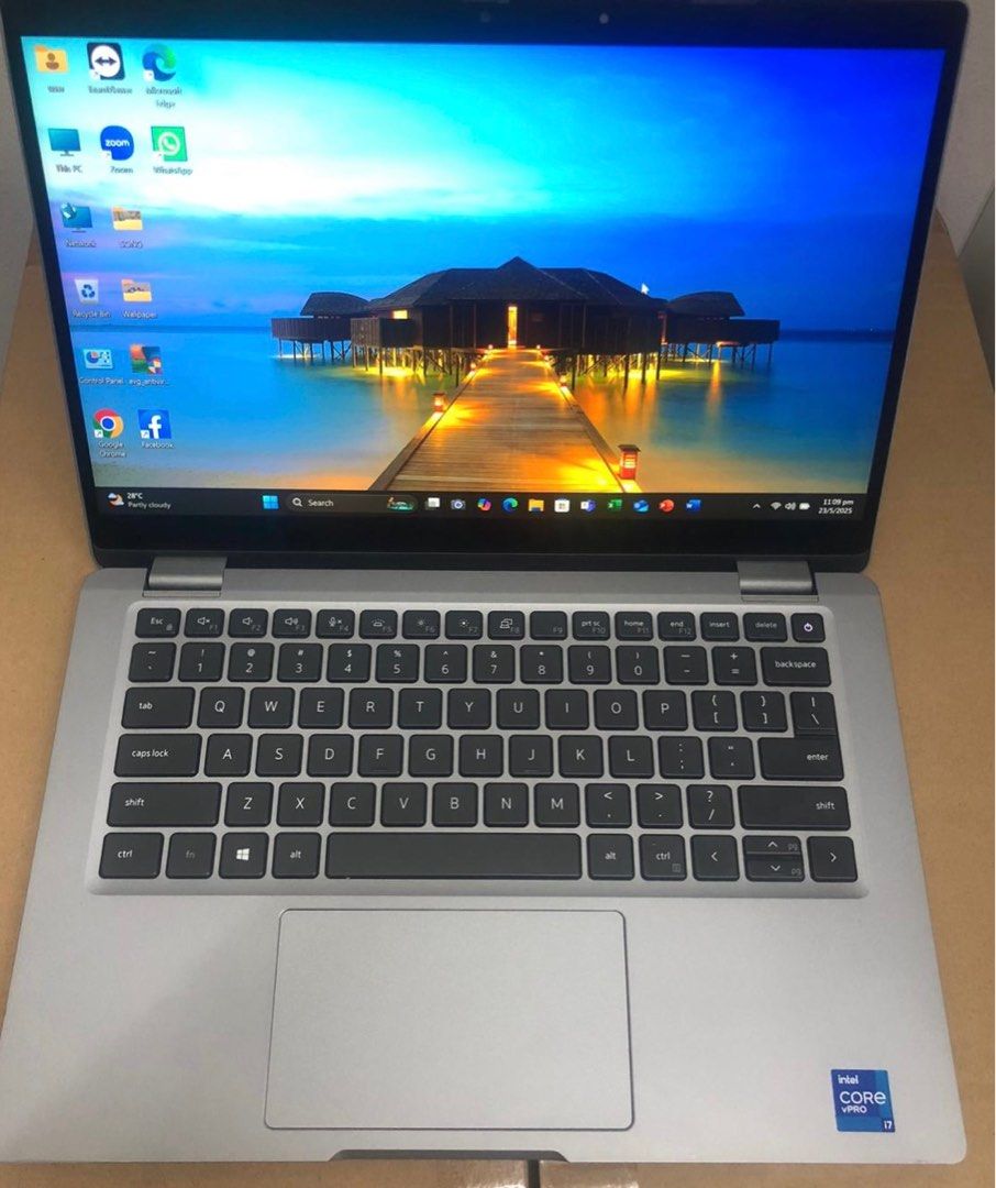 TOUCHSCREEN Dell Latitude 5320 laptop with Intel i7 11th gen processor, 16 GB RAM, 512 GB SSD, pristine condition, no issue with warranty (Category: Laptops & Notebooks) located in Singapore. Submitted by sglaptops (Listing ID 1375647636, Image 1). Description: TOUCHSCREEN Dell Latitude 5320 laptop with Intel i7 11th gen processor, 16 GB RAM, 512 GB SSD, pristine condition, no issue with warranty Dell 13.3” Latitude 5320 I7 11th Generation TOUCHS