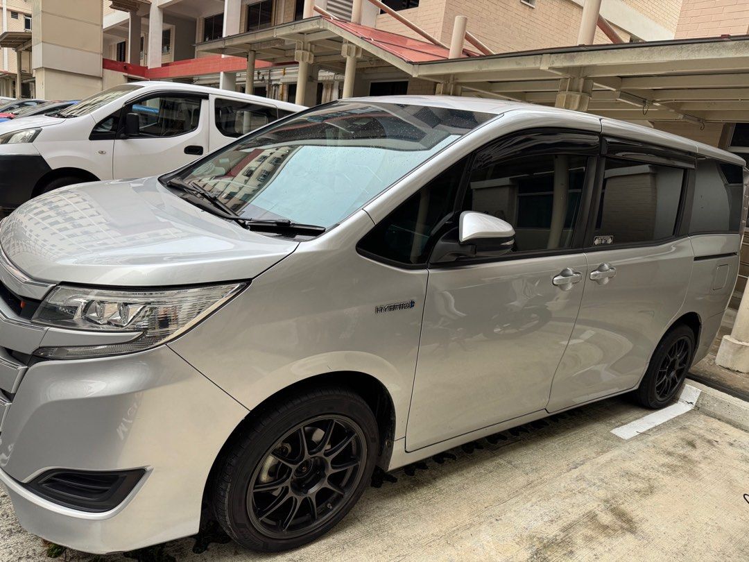 丰田 Noah 1.8 混合动力车，2019年制造62863058834691113