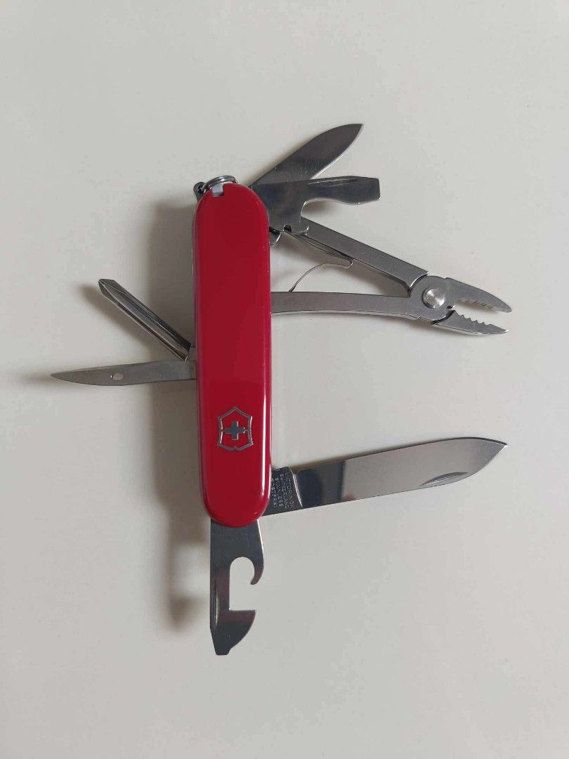 Victorinox swiss knife (Category: Knives & Chopping Boards) located in Manila. Submitted by goldenking0 (Listing ID 1375556448, Image 3). Description: .