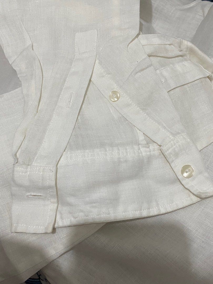 Uniqlo White Polo (Category: Longsleeves) located in Taguig. Submitted by won_eeee (Listing ID 1375640749, Image 3). Description: hello! i’m selling my preloved clothes (some are not used) for an affordable price. although most items are flawless, please still manage your expectations, thank you! kindly message if interested🩷 RFS: DECLUTTERING.