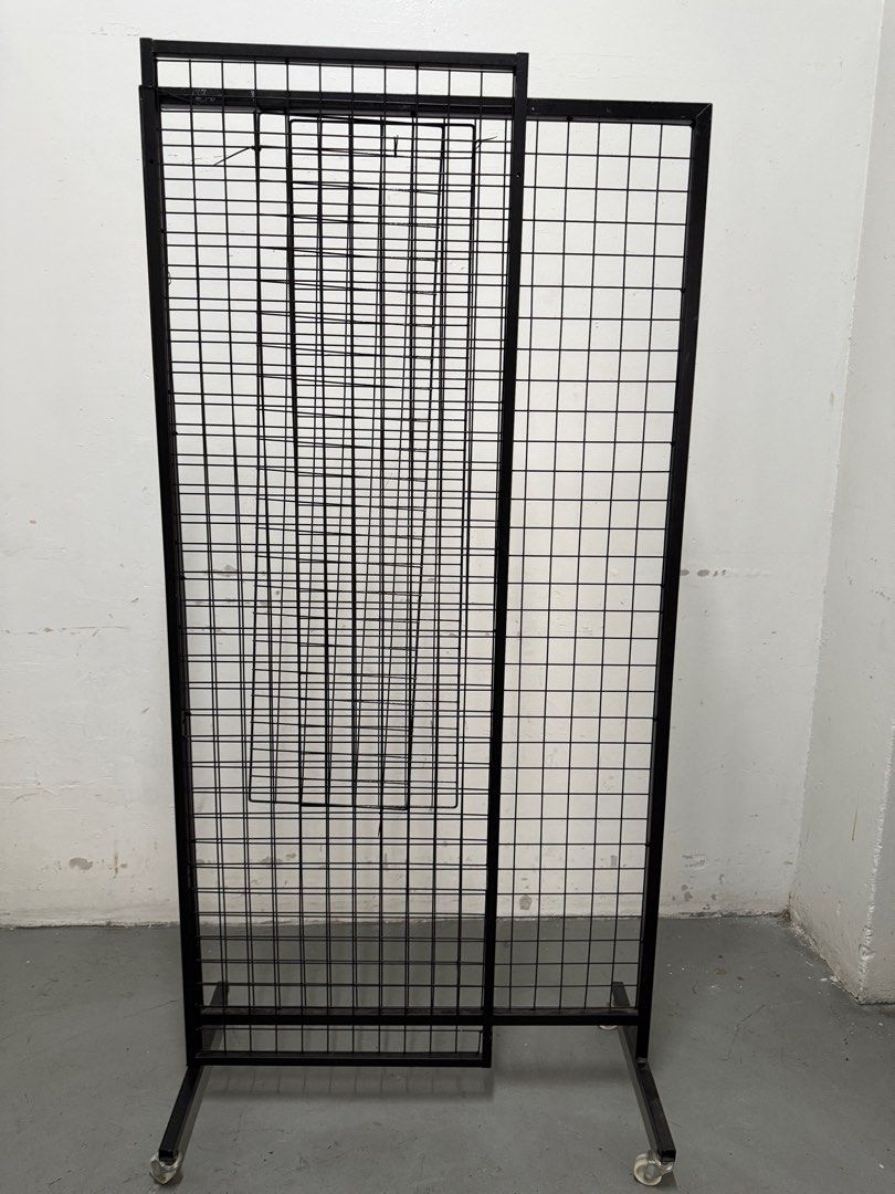 One plus two Wire Mesh Stand