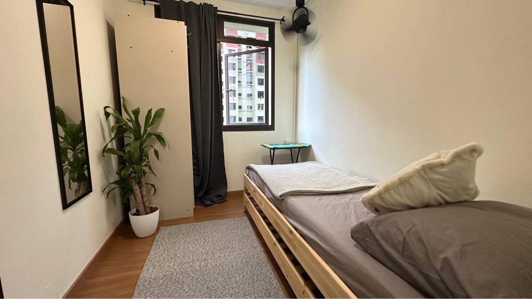 (Category: ) located in . Submitted by wkwk994 (Listing ID 1375734794, Image 1). Description: .