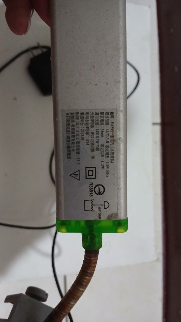 由 chengenter59190 (刊登 ID 1375728874，圖片 3) 提交，位於 新北市 (New Taipei) 的 魚缸照明燈 (類別：寵物及其他)，說明：魚缸照明燈 👇 ʕ•ᴥ•ʔ👇 ʕ•ᴥ•ʔ👇 ʕ•ᴥ•ʔ👇 ʕ•ᴥ•ʔ👇 ʕ•ᴥ•ʔ👇 ʕ•ᴥ•ʔ👇 ʕ•ᴥ•ʔ👇 ʕ•ᴥ•ʔ👇 希望有想買的人儘快下手！因我們採：先來先得！商品只有1個！ 如要購買！請直接說： 地點: 新莊區( 龍鳳公園/迴龍捷運站1~3號出口/捷運吉境/欲民國小 /丹鳳國小/四維市場) 時間：要稍微問一下賣家！不意外的話就是6、日兩天AM 🕘9：00~PM🕥10：30（！！選一個時段來面交！！） 要購買請跟賣家說: 👉(面交時間)👈 有訂閱賣家 : 折 50 元 喔~! ❗️ ❕ ❗️ ❕ 👇 ❕ ❗️ ❕ ❗️ ❕ ❗️ 👇 ❗️ ❕ ❗️ ❕ ! !商品開放為客人保留 ! ! (保留時間1週內) ! !商品只有1個! ! ! !商品無盒裝! ! ! !不可儀價! !