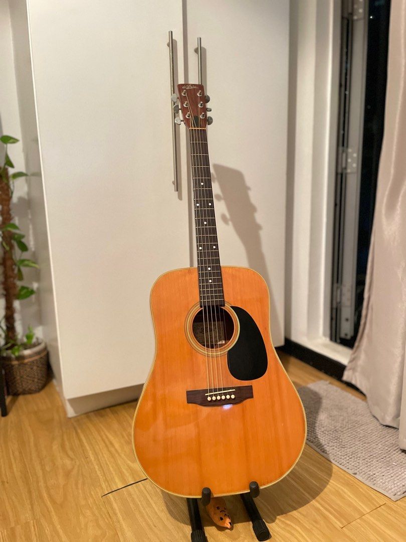 Acoustic Guitar (Category: Musical Instruments) located in Mandaluyong City. Submitted by cathyyy21 (Listing ID 1375797620, Image 1). Description: Comes with a bag, picks, and stand.