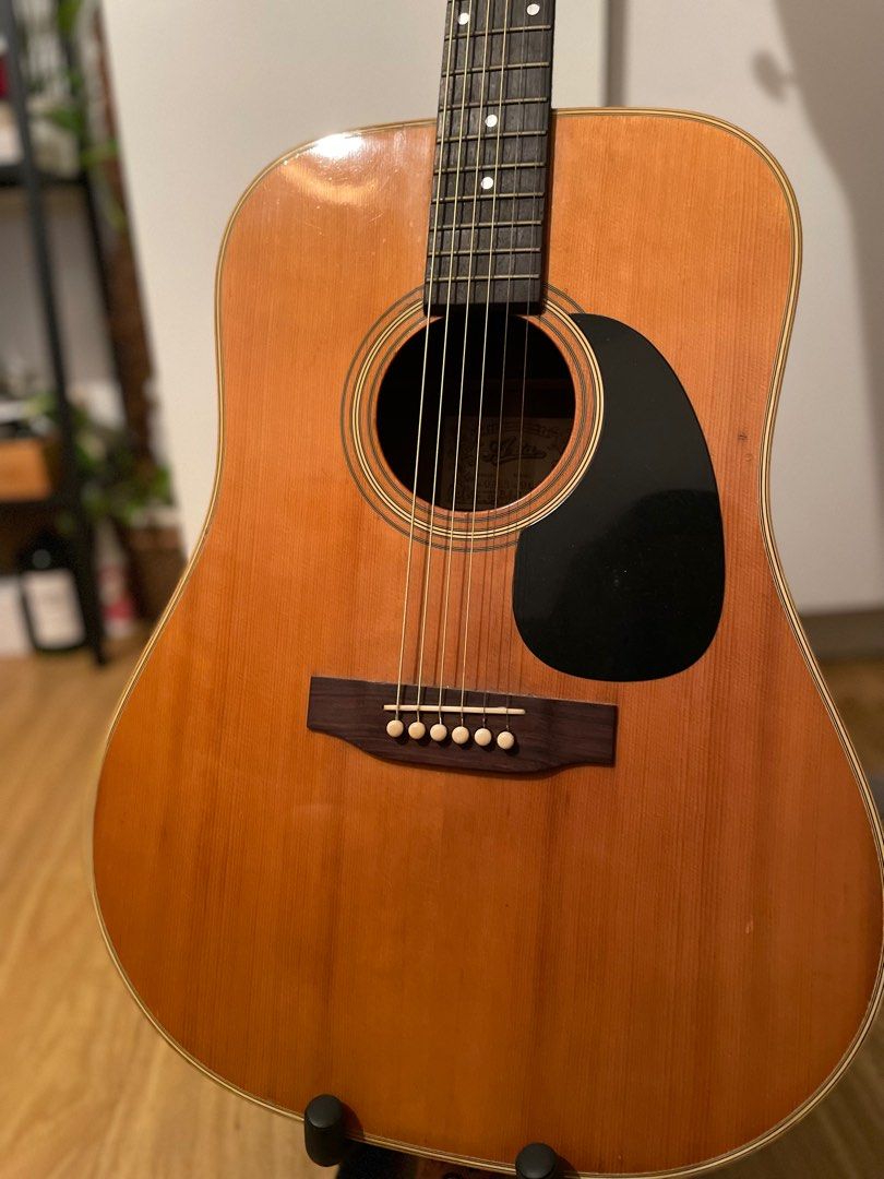 Acoustic Guitar (Category: Musical Instruments) located in Mandaluyong City. Submitted by cathyyy21 (Listing ID 1375797620, Image 3). Description: Comes with a bag, picks, and stand.