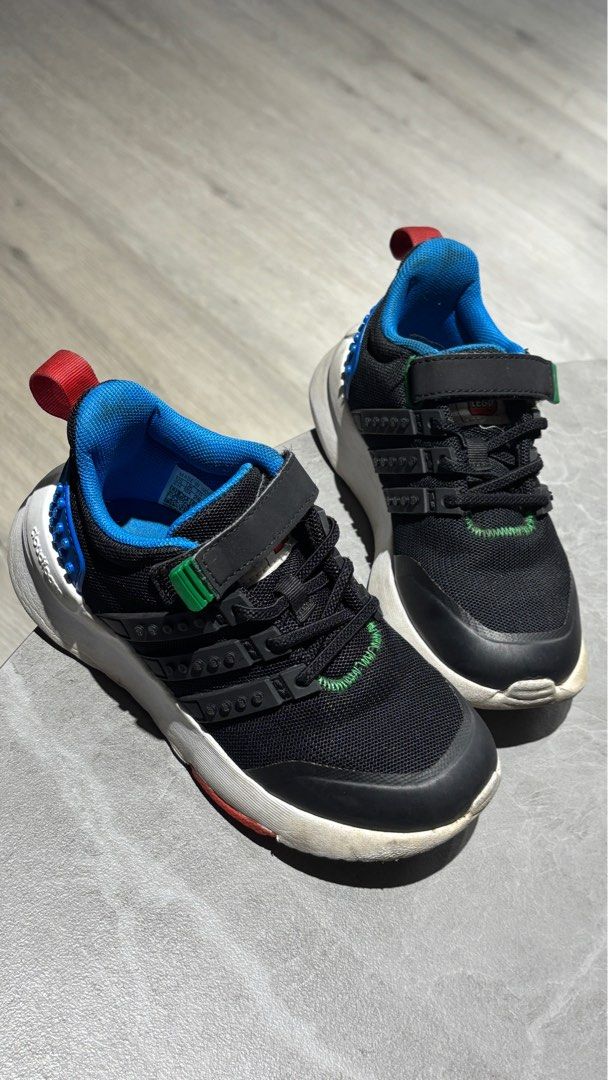 由 beanca (刊登 ID 1375685573，圖片 1) 提交，位於 桃園市 (Taoyuan) 的 二手Adidas Lego樂高積木童鞋 (類別：嬰兒及兒童流行時尚)，說明：腳長長了換新鞋故出售 僅穿3個月 已清洗乾淨 尺碼：UK10 FR28 二手商品難免有使用痕跡 高標者請三思，售出不退🤗。