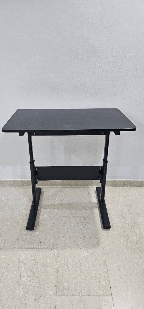 Adjustable Table (Category: Tables & Sets) located in Singapore. Submitted by aks13 (Listing ID 1375694820, Image 2). Description: Self-collect. Need to sell as soon as possible.