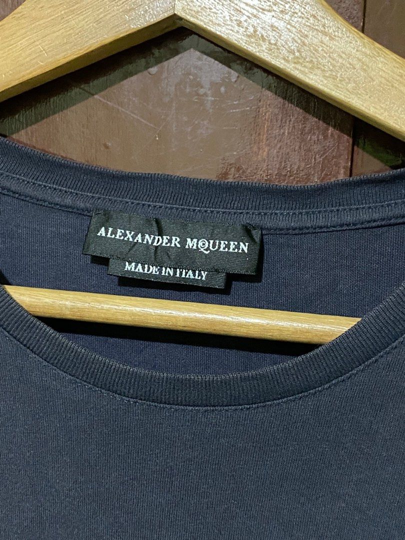 Alexander McQueen shirt (Category: Luxury Apparel) located in Bacolod City. Submitted by PSGTHRIFTIES (Listing ID 1375778818, Image 3). Description: Very good condition Need wash Size S on tag fits M Dimensions:19x26.5 DM📩.