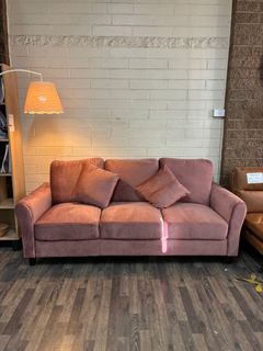(Category: ) located in . Submitted by priceworthfurniture (Listing ID 1375654138, Image 1). Description: .