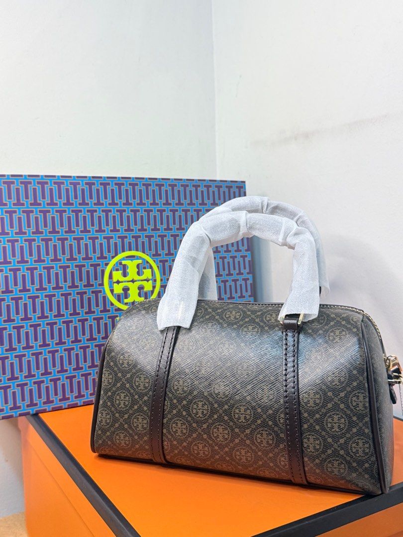 Authentic and Brand New Tory Burch (Category: Luxury Bags & Wallets) located in Quezon City. Submitted by ateshandpick (Listing ID 1375834294, Image 1). Description: This is 27k in retail store with complete inclusions.