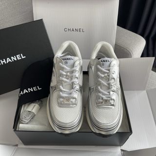 (Category: ) located in . Submitted by luxurycloset.shop (Listing ID 1375822790, Image 1). Description: .
