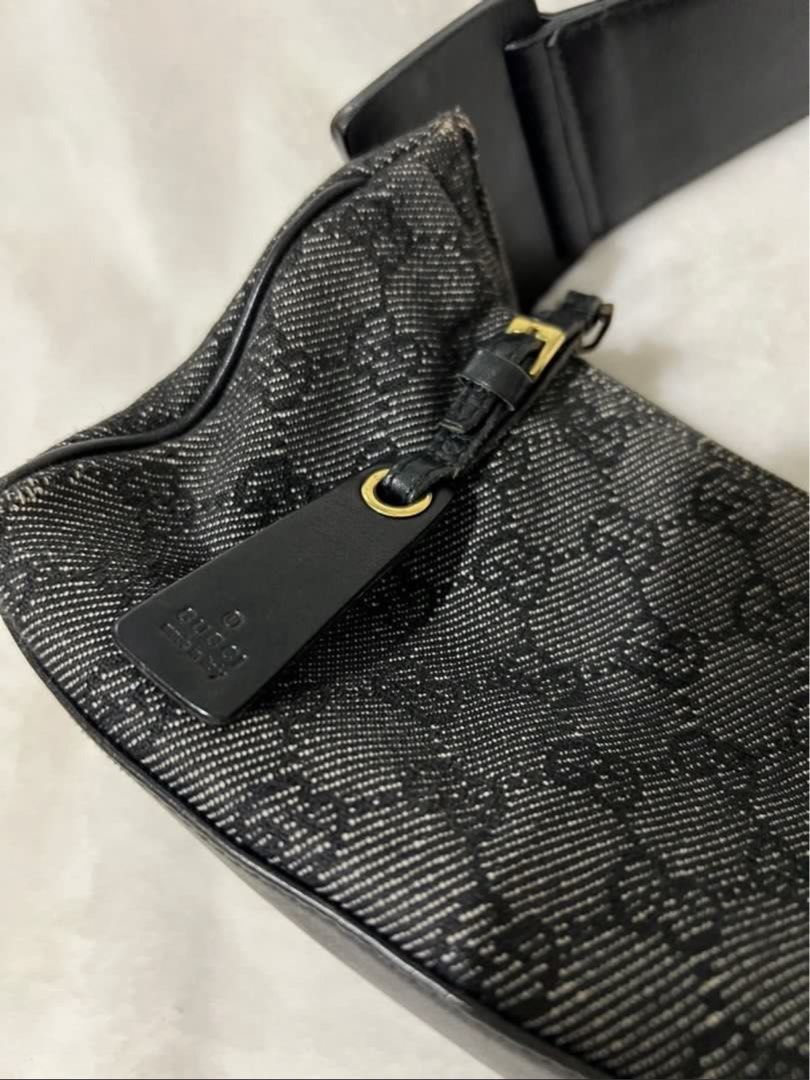 Authentic Gucci 92697 Monogram Canvas Pochette Shoulder Bag (Category: Luxury Bags & Wallets) located in Paranaque City. Submitted by authentic_mj (Listing ID 1375832330, Image 2). Description: Authentic Gucci 92697 Monogram Canvas Pochette Shoulder Bag Preloved Authentic from Saudi Arabia No inclusions Flaws: corner rubs.