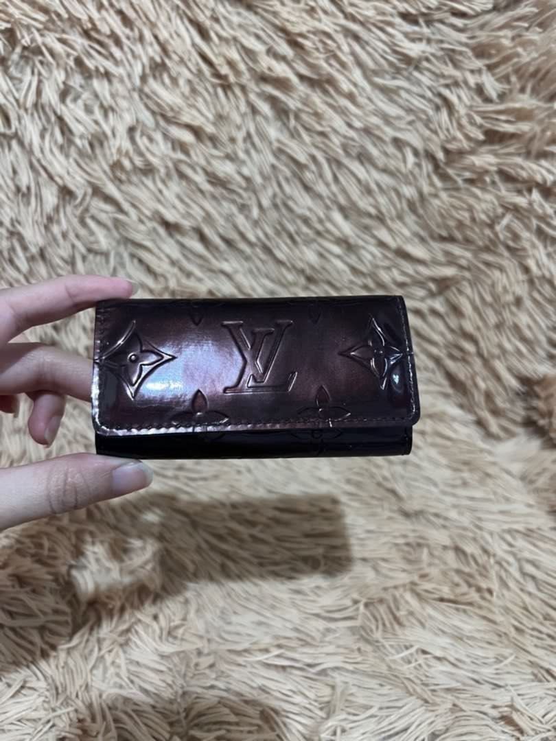 Authentic Louis Vuitton Vernis Key Case Gold Hardware (Category: Luxury Bags & Wallets) located in Paranaque City. Submitted by authentic_mj (Listing ID 1375832687, Image 3). Description: Authentic Louis Vuitton Vernis Key Case Gold Hardware Preloved Authentic from Japan Ready to use No inclusions.