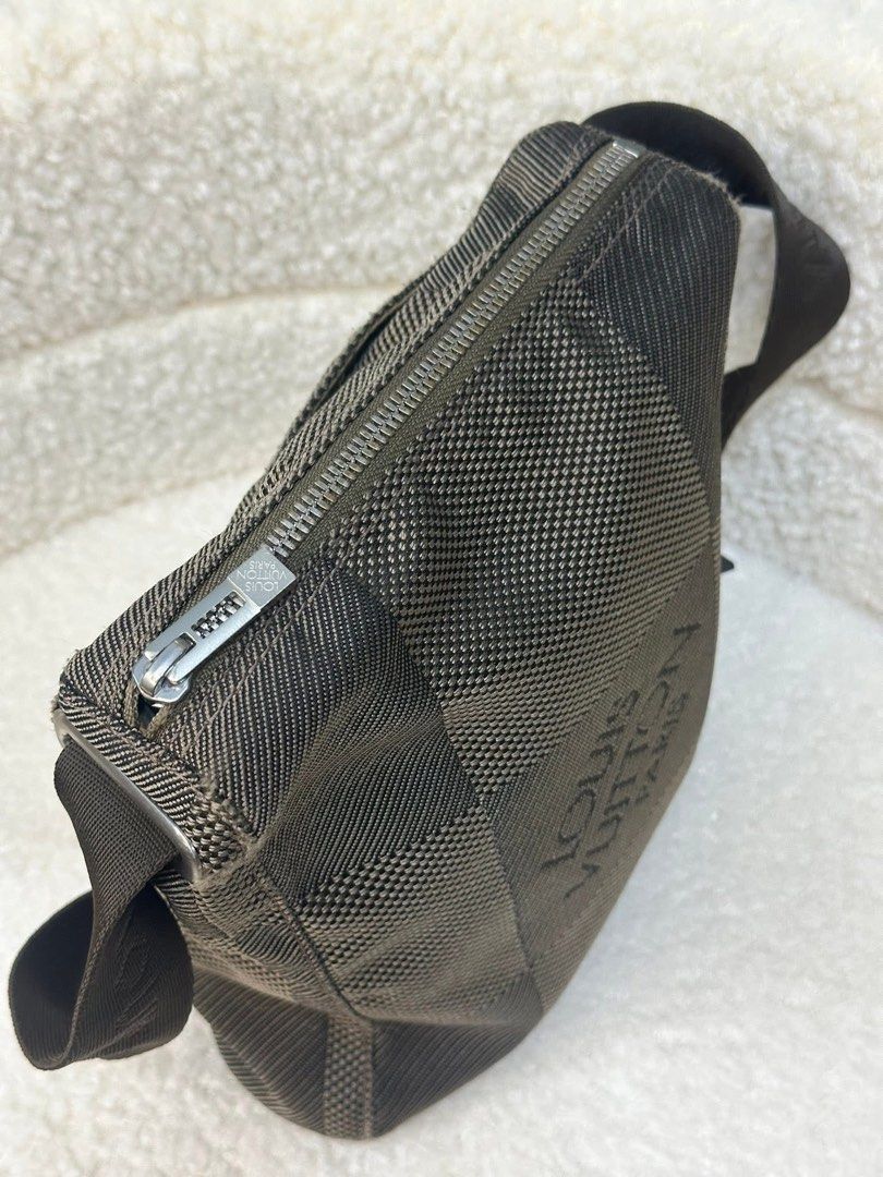 Authentic LV damier geant citadin pm terre (Category: Luxury Bags & Wallets) located in Quezon City. Submitted by jhaediah (Listing ID 1375767773, Image 3). Description: 🧚🏻damier geant citadin pm terre Well used condition, with obvious signs of wear Inclusion: dustbag .