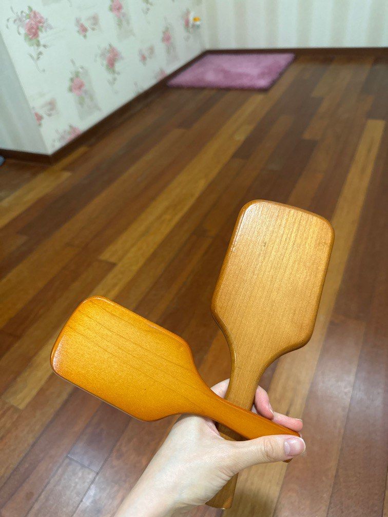 Aveda comb (Category: Hair) located in Kuala Lumpur. Submitted by matchameow7 (Listing ID 1375791721, Image 2). Description: Comb .