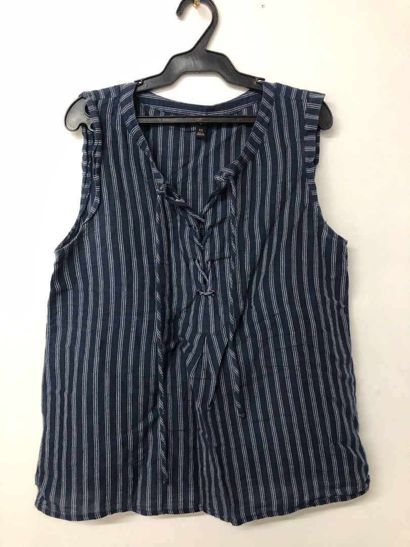 Banana republic sleeveless (Category: Blouses) located in Cagayan de Oro. Submitted by nicethriftedthings (Listing ID 1375716500, Image 1). Description: In very good condition XS on tag but can fit S-M .