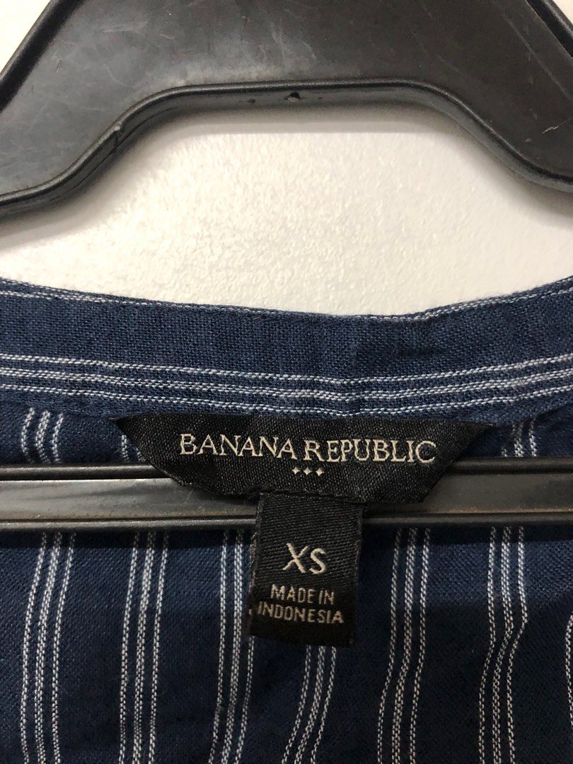 Banana republic sleeveless (Category: Blouses) located in Cagayan de Oro. Submitted by nicethriftedthings (Listing ID 1375716500, Image 2). Description: In very good condition XS on tag but can fit S-M .