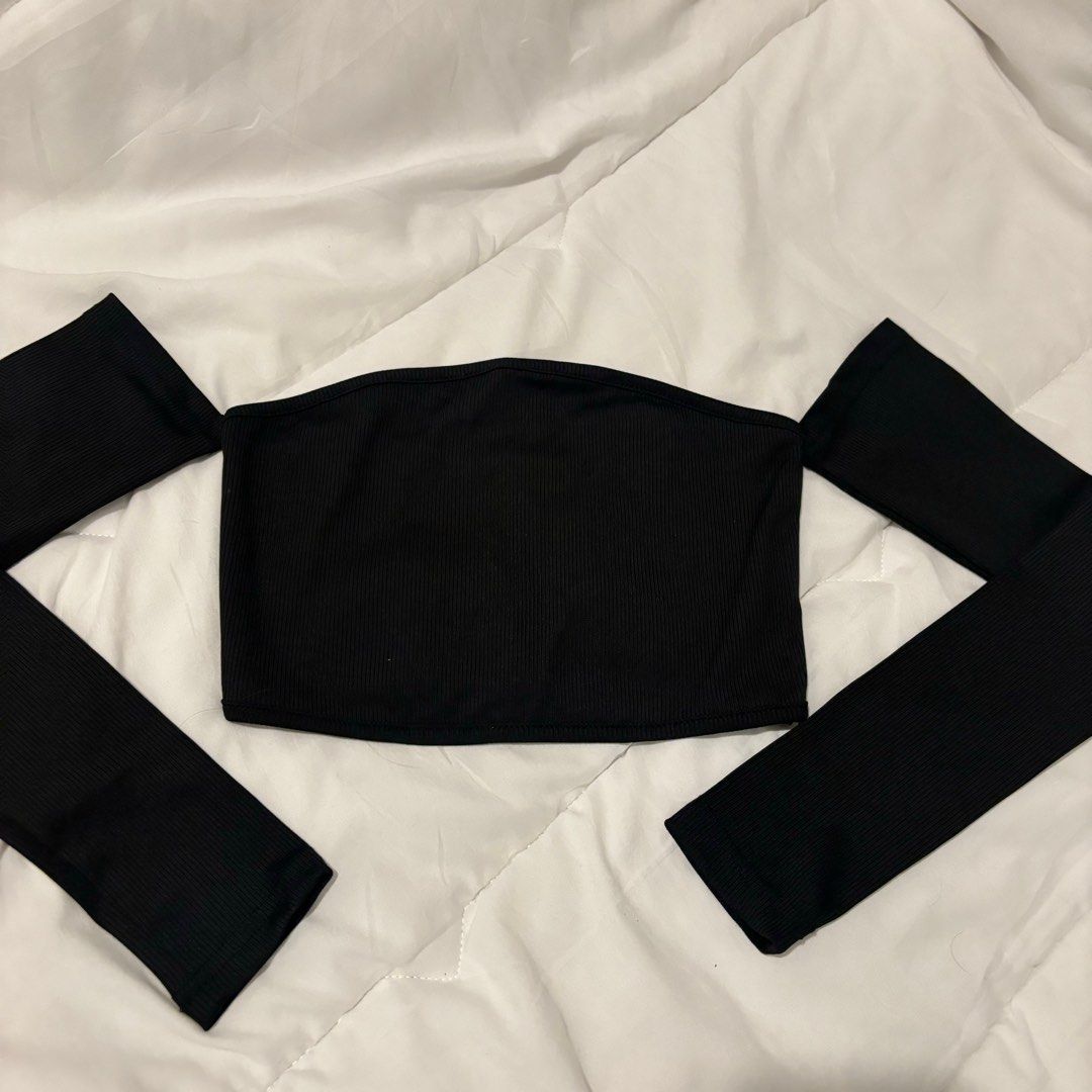 Black off shoulder (Category: Sleeveless) located in Quezon City. Submitted by __declutterwithme (Listing ID 1375707494, Image 1). Description: PM for ww! .