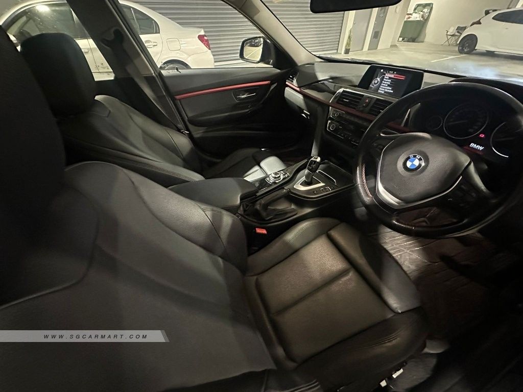 BMW 3 Series Sedan 318i (A)62872684883073114