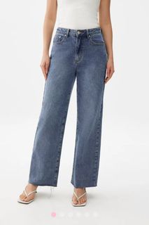 (Category: ) located in . Submitted by linzcloset (Listing ID 1375792176, Image 1). Description: .