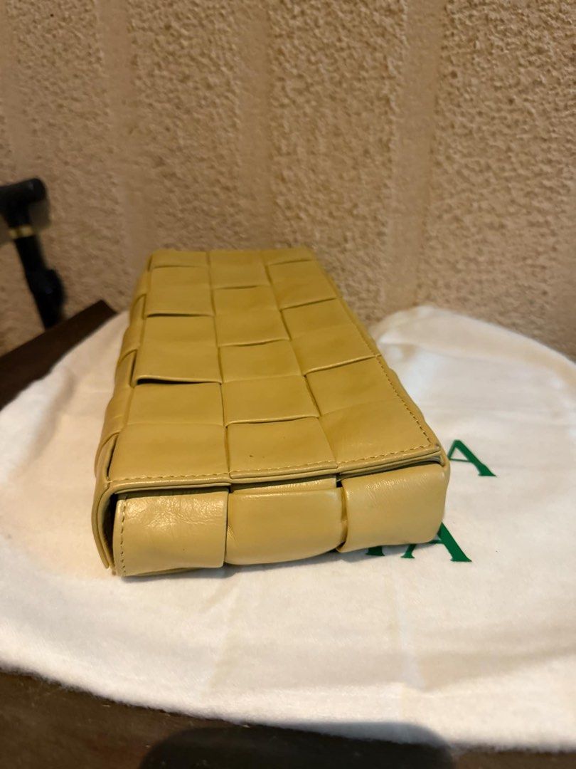 BOTTEGA VENETA CLUTCH (Category: Luxury Bags & Wallets) located in Manila. Submitted by mompreneur_declutterd (Listing ID 1375685583, Image 2). Description: THRIFTED IN JAPAN Not entrupy so selling low Market price around 20/30K pre-loved .