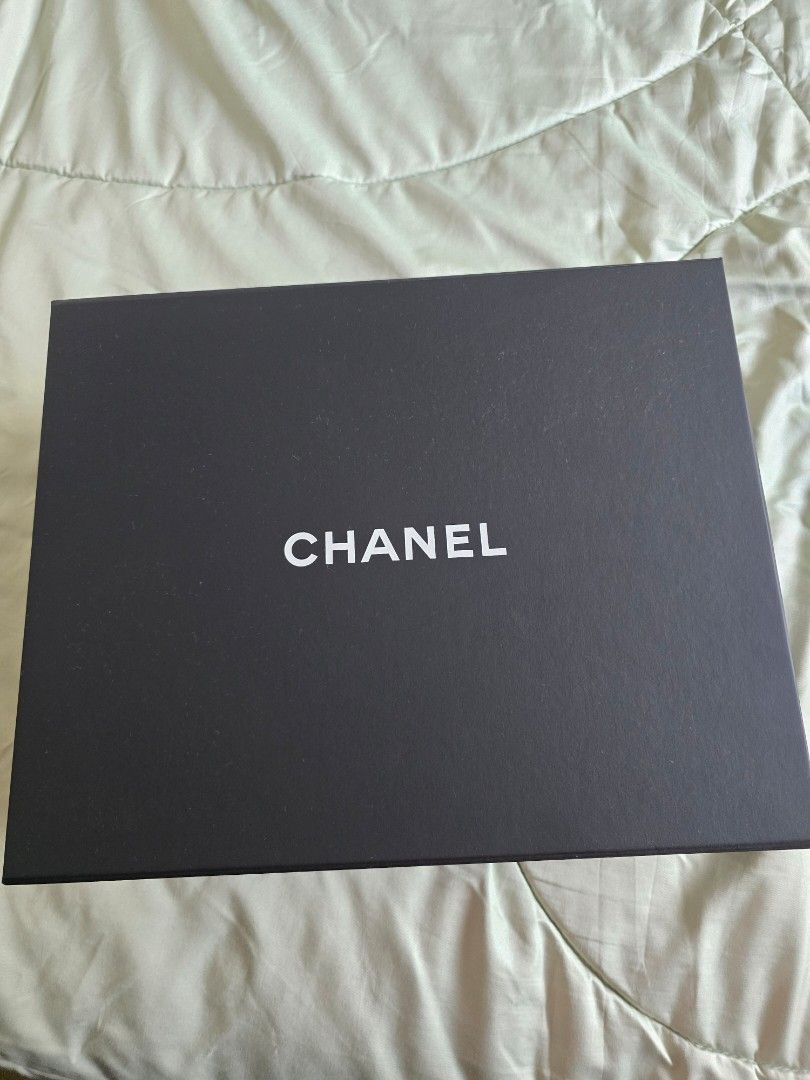Chanel Trendy CC limited edition wordings and buckle (Category: Bags & Wallets) located in Singapore. Submitted by josephine.peiyi (Listing ID 1375688082, Image 1). Description: Gorgeous Chanel clutch in vibrant red quilted lambskin leather. Features iconic gold-tone hardware. Comes complete with original box, dust bag, ribbon, and camellia flower. A timeless piece perfect for any occasion. Dimensions: 25 x 17 x 12 CM.