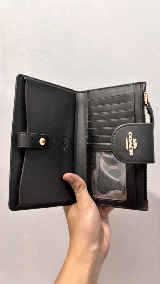 COACH TECH/PHONE WALLET (Category: Luxury Bags & Wallets) located in Cabuyao City. Submitted by whoispaimon (Listing ID 1375659457, Image 3). Description: PLEASE DONT ASK ANY MORE PICTURES SINCE IT IS ALREADY POSTED. THANKS Phone wallet kaysa 6 inch phone Has minimal flaw pero walang sira sa leather Same as original since made in vietnam MOD: J&T MOP: MAYA OR GCASH.