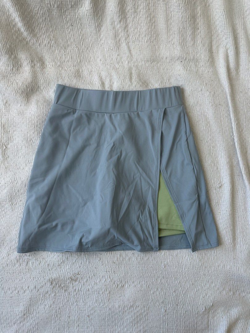 Coral Manila Pastel Slit Skort (Category: Activewear) located in Dasmarinas. Submitted by destashingaccount_ph (Listing ID 1375804583, Image 1). Description: Super cute sport skort/slit skort! Absolutely no flaws Retails for Php 2000 Rfs: accidentally bought wrong size 🥺.