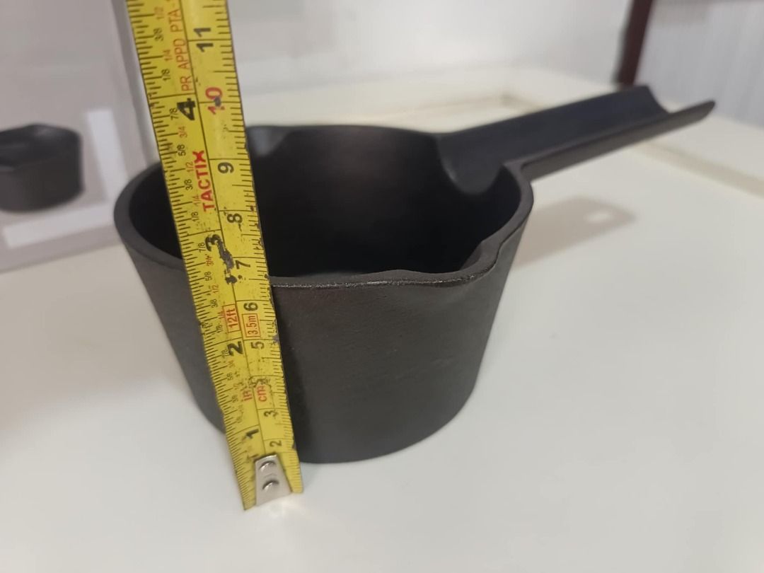 CROFTON, Basting Pot, Cast Iron (Category: Cookware & Accessories) located in Mabalacat. Submitted by Jayofy (Listing ID 1373442725, Image 2). Description: Item Name : Basting Pot, Cast Iron Brand : Crofton The Crofton Cast Iron Basting Potis a handy kitchen tool designed for basting meats and other dishes while cooking. It’s made of durable cast iron, which helps retain heat and evenly distribute it for better cooking results. Great for keeping 